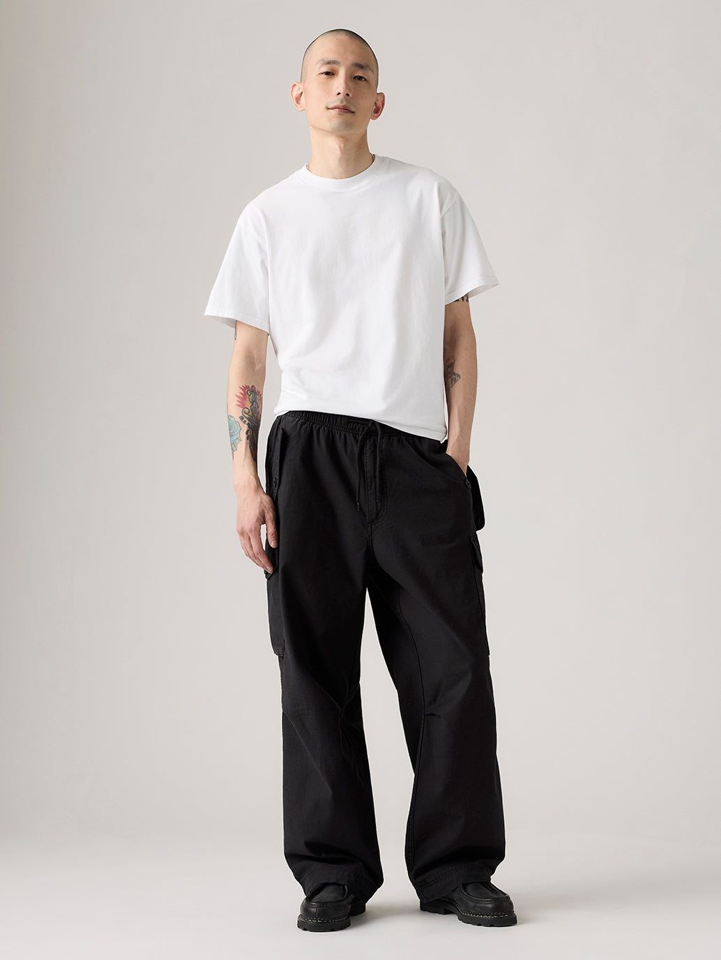 Men's Black Baggy Fit Mid Rise Cargo Trousers
