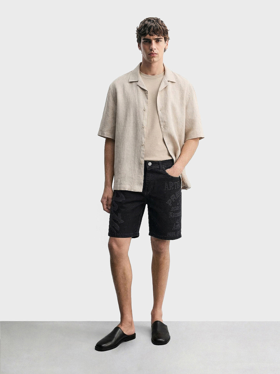 Men's Black Regular Fit Printed Retro Wear Shorts