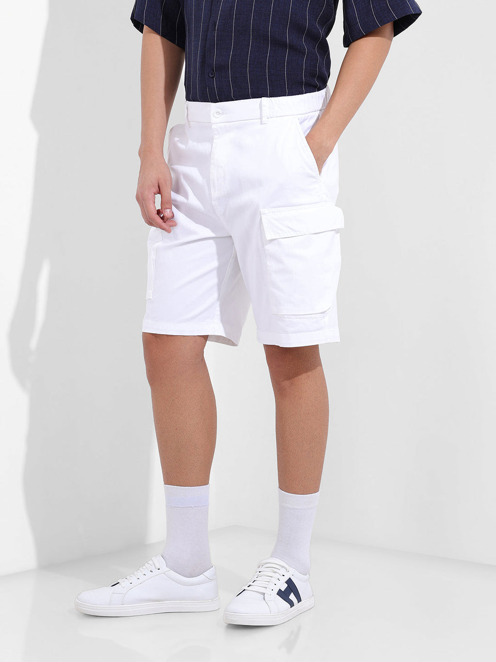 Men's White Relaxed Fit Solid Utility Shorts