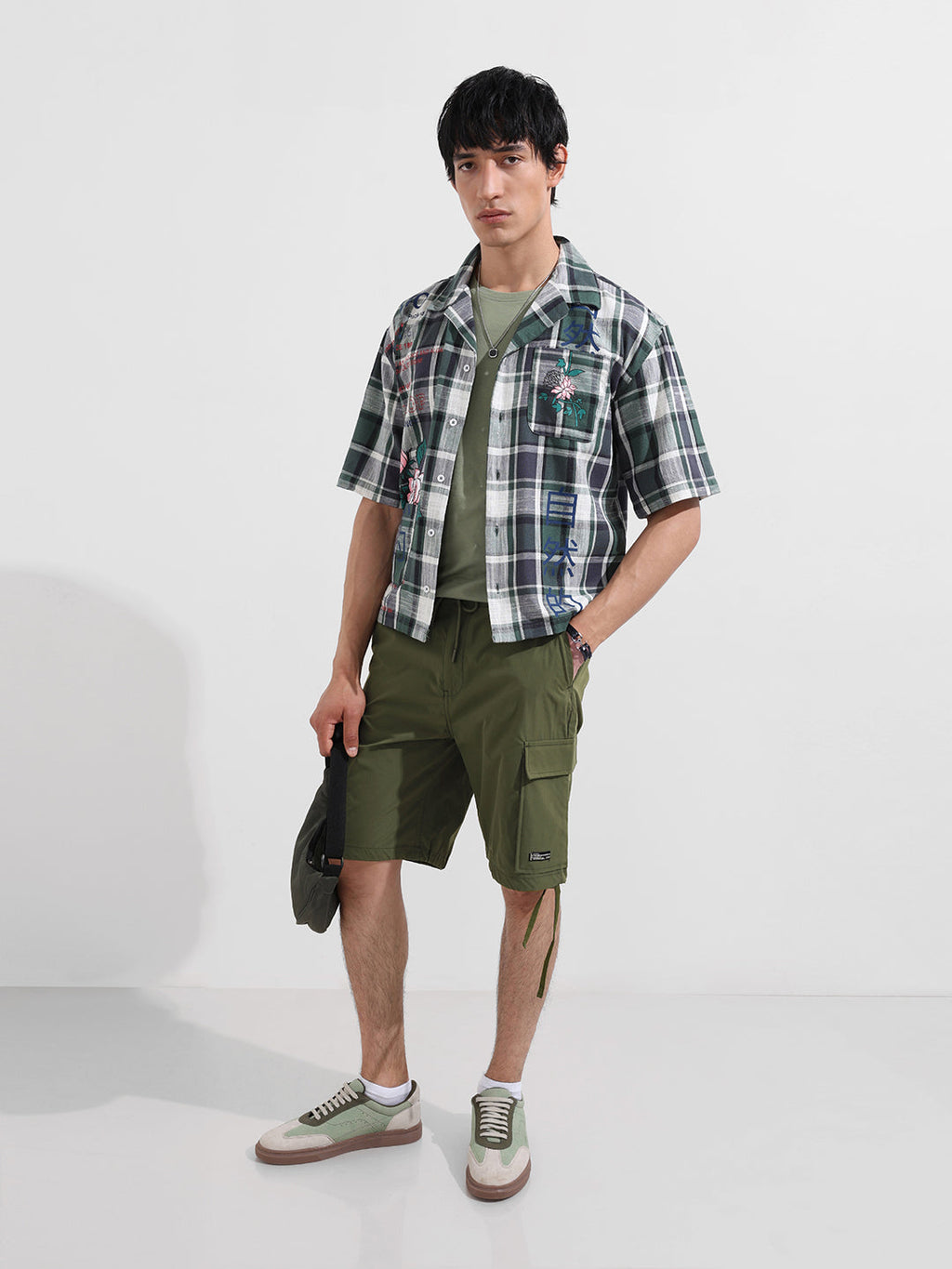 Men's Green Relaxed Fit Textured Utility Shorts