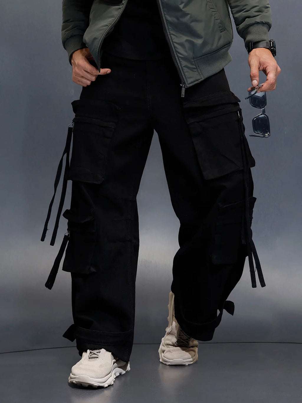 Men's Twelve Pocket Baggy Cargo  | Black