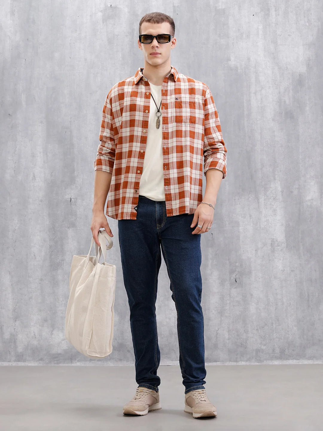 Solid Slim Tappered Jeans - Dark Blue
