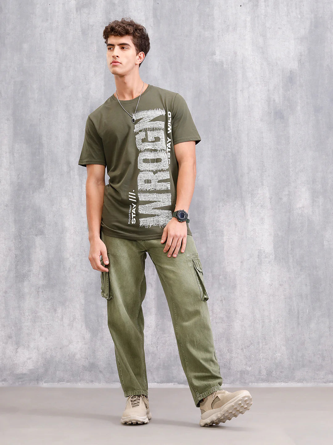 Distressed Yarn Look Brand Carrier Crew Neck In Slim Fit | Olive