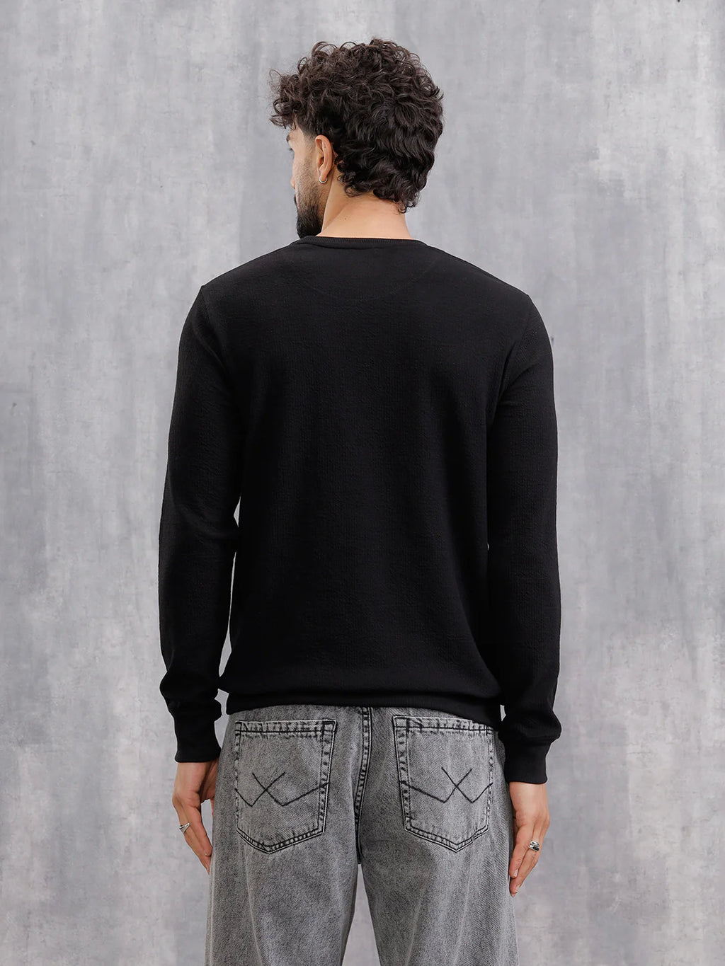 Crinkled Solid Textured Knit Long Sleeve Crew Neck T-Shirt | Black