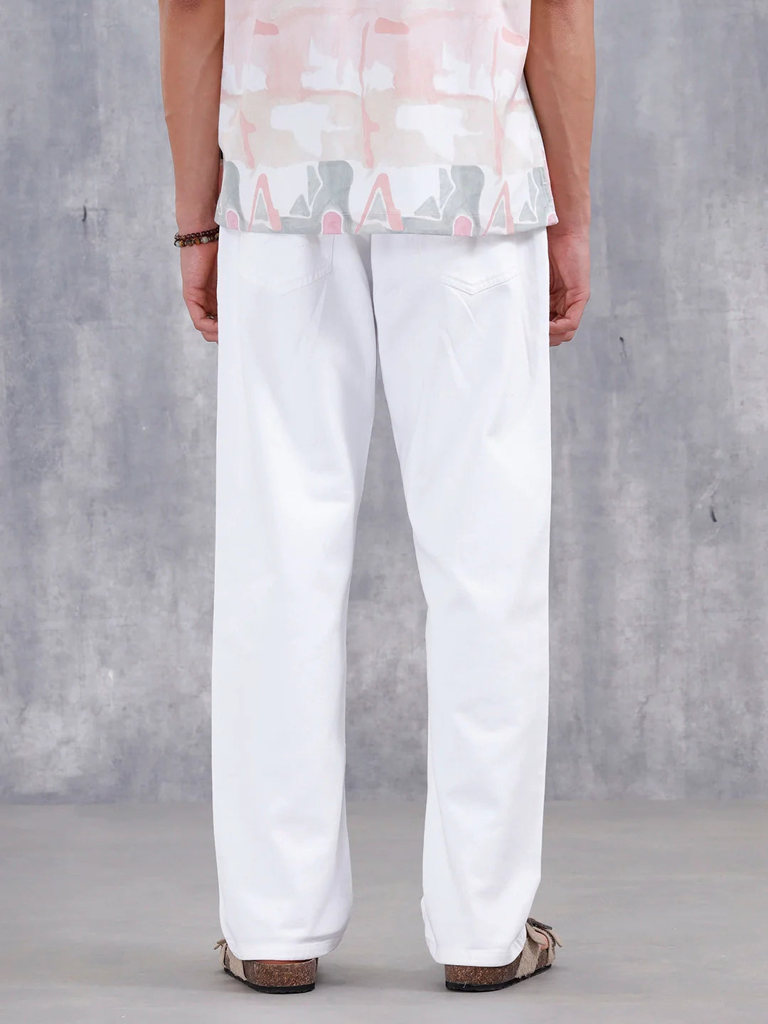 Anti-Fit Distressed Jeans | White