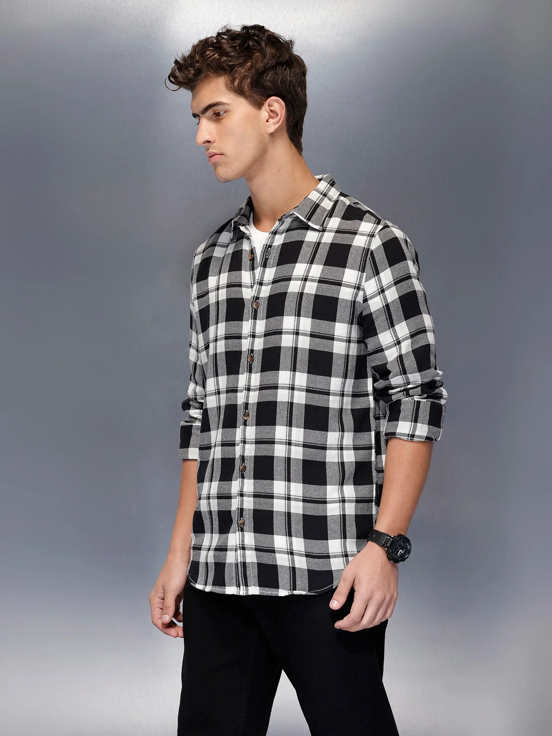 Men’s slim fit shirt in bold plaid pattern | Black