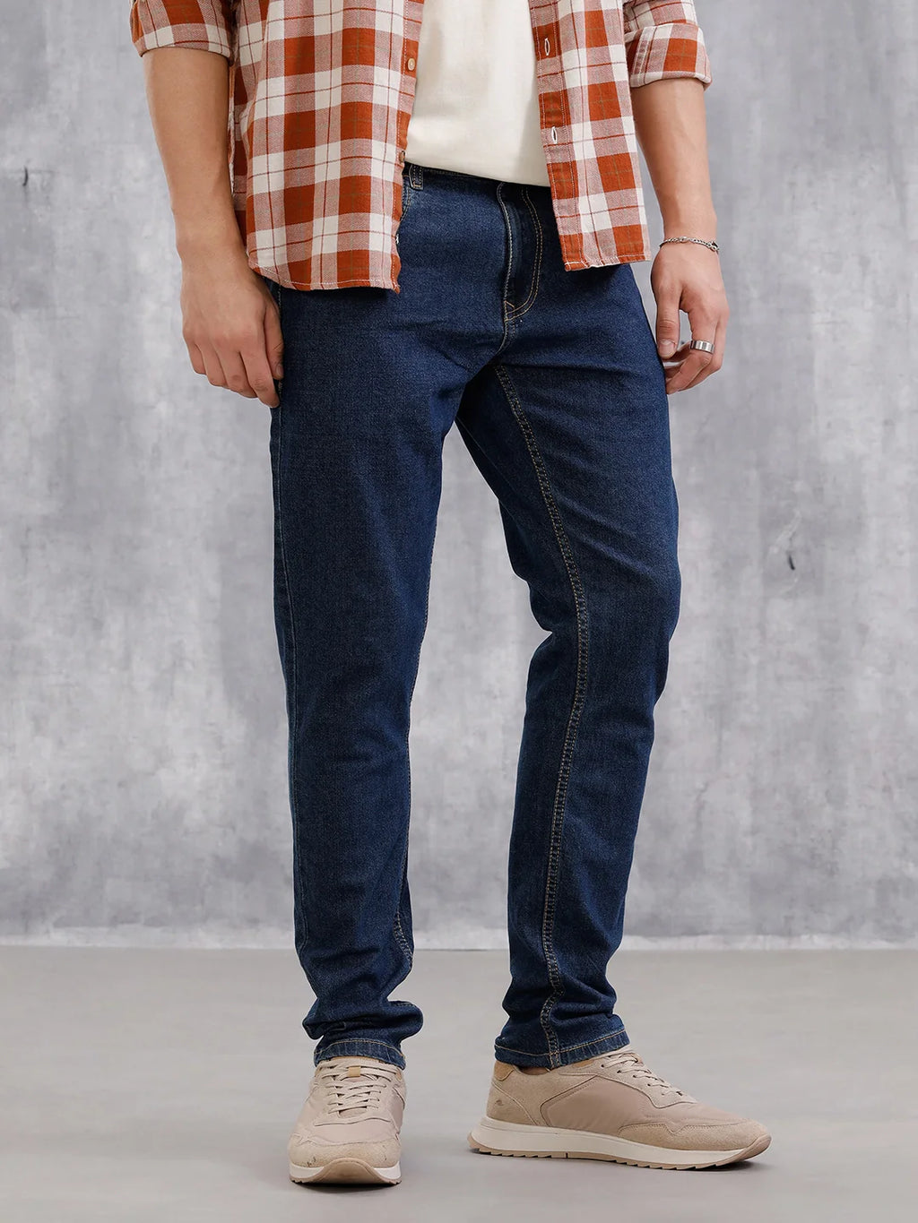 Solid Slim Tappered Jeans - Dark Blue