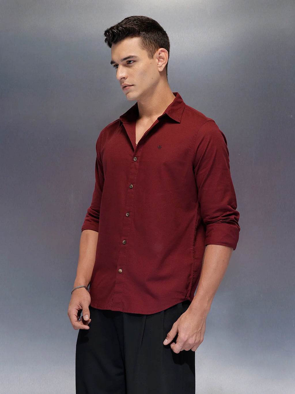 Men's solid shirt with clean tailoring and comfort fit | Wine