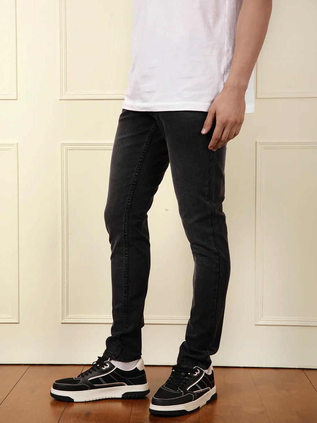Light Fade Slim Tapered Jeans | Black