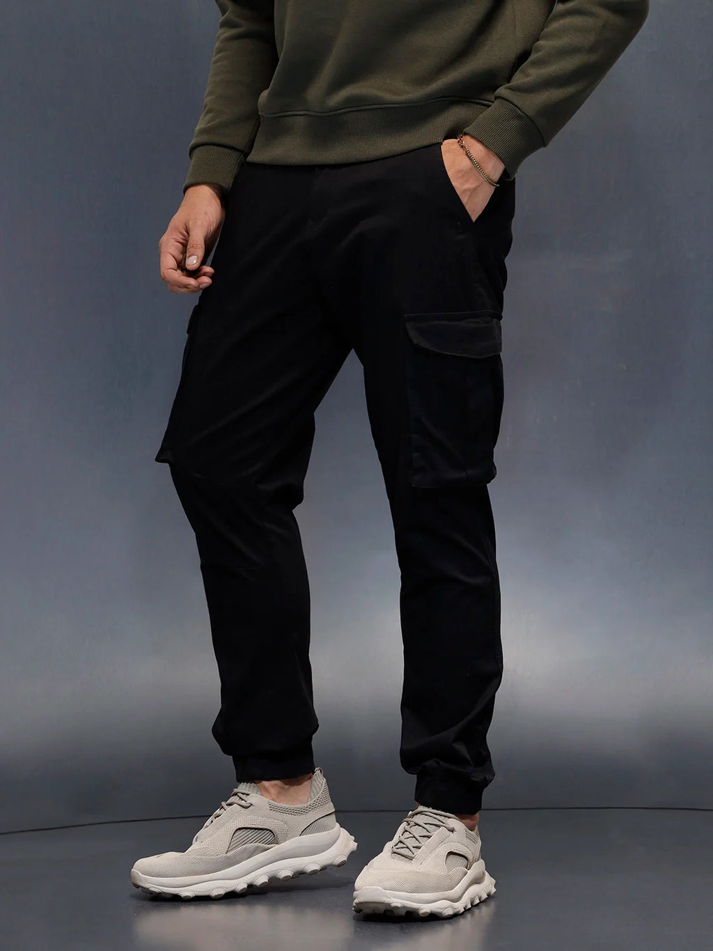 Men's casual relaxed cargo fit woven jogger | Black
