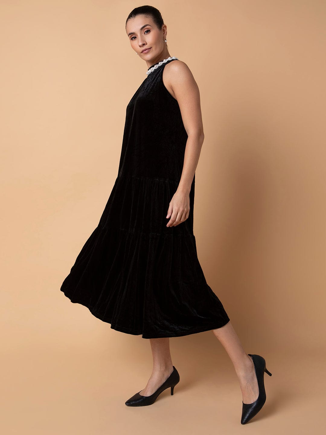 Women's Black Sleeveless A-Line Midi Dress