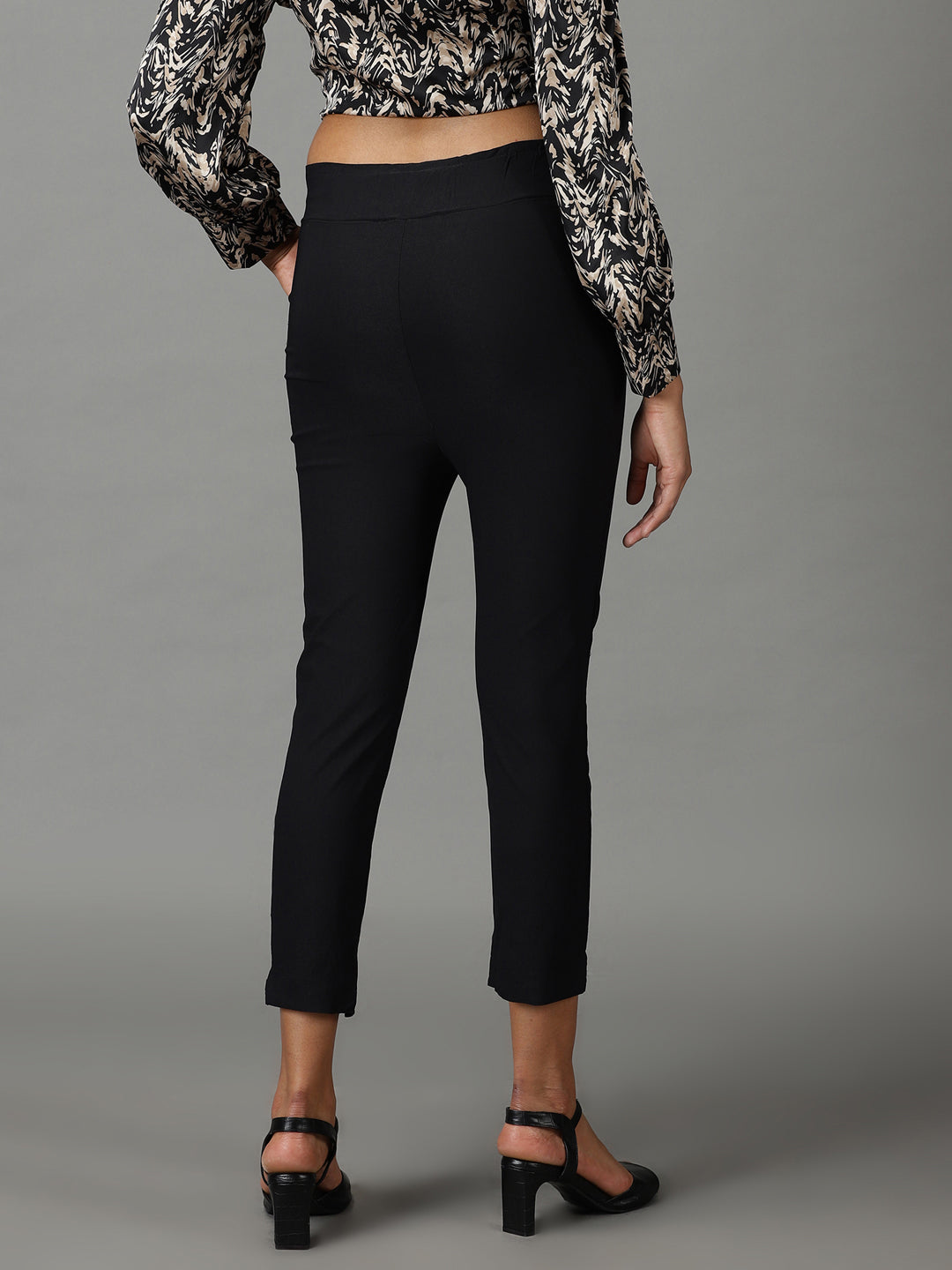 Women's Black Relaxed Slim Fit High-Rise Three-Fourth Trouser