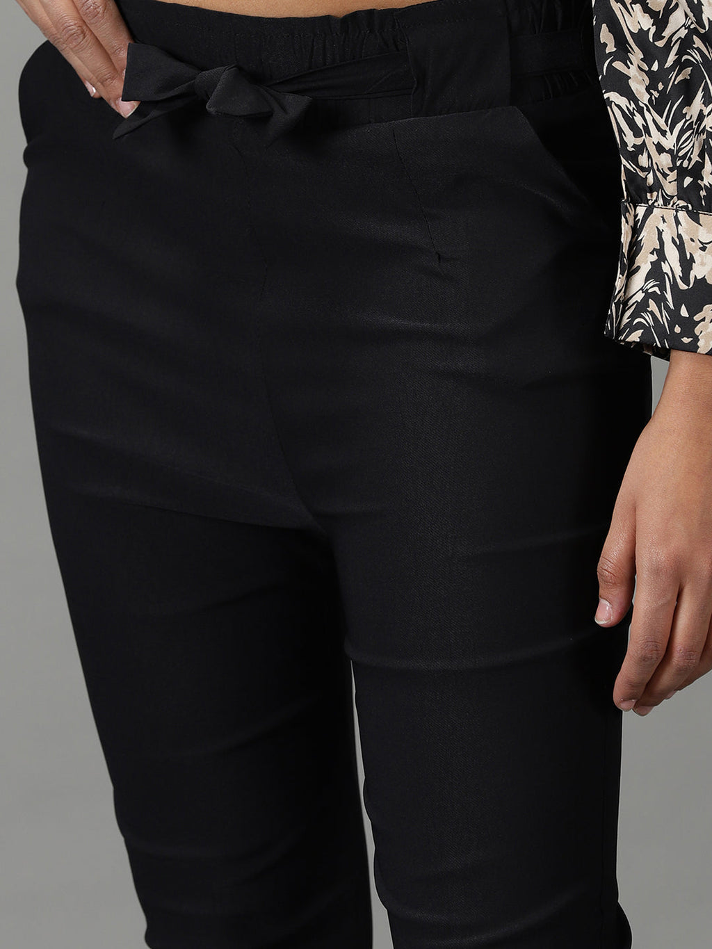 Women's Black Relaxed Slim Fit High-Rise Three-Fourth Trouser