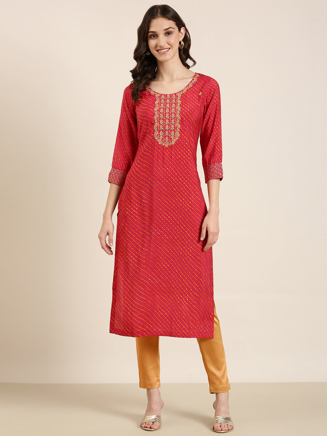 Women's Fuchsia Floral Embroidered Thread Work Straight Kurta