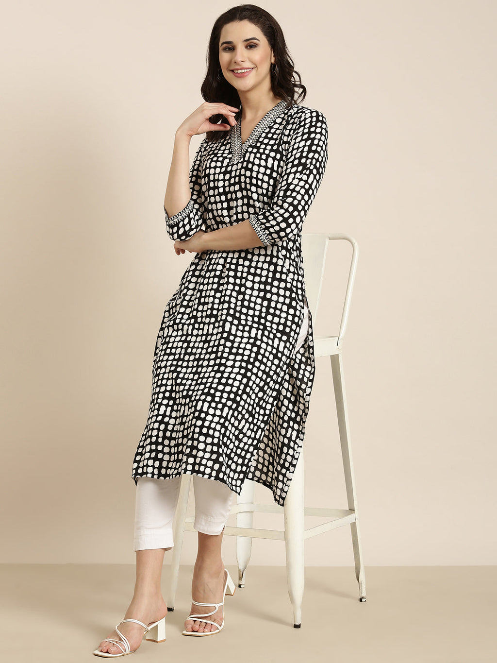 Women's Straight Black Geometric Kurta