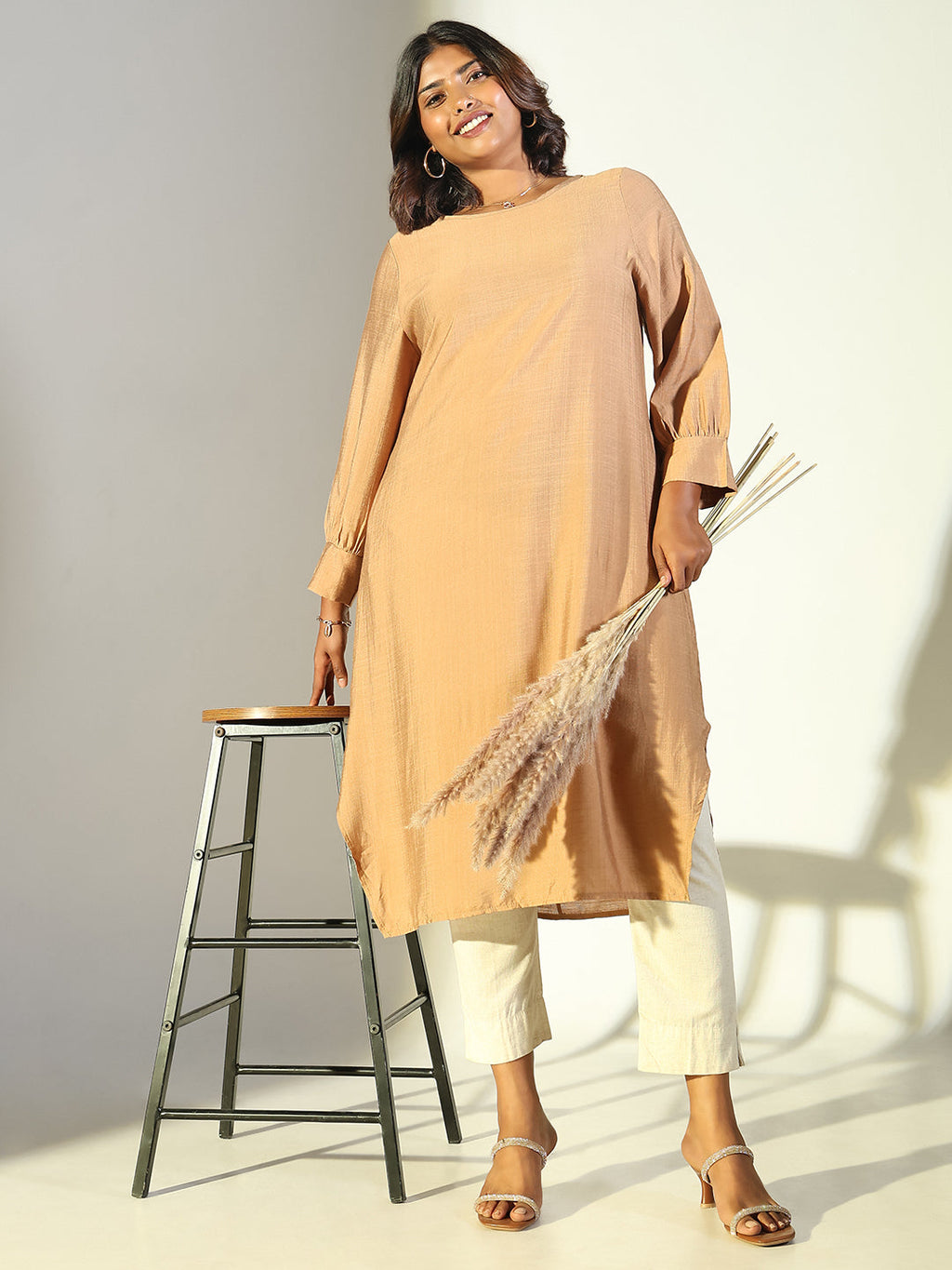 Women's Beige Solid Straight Kurta