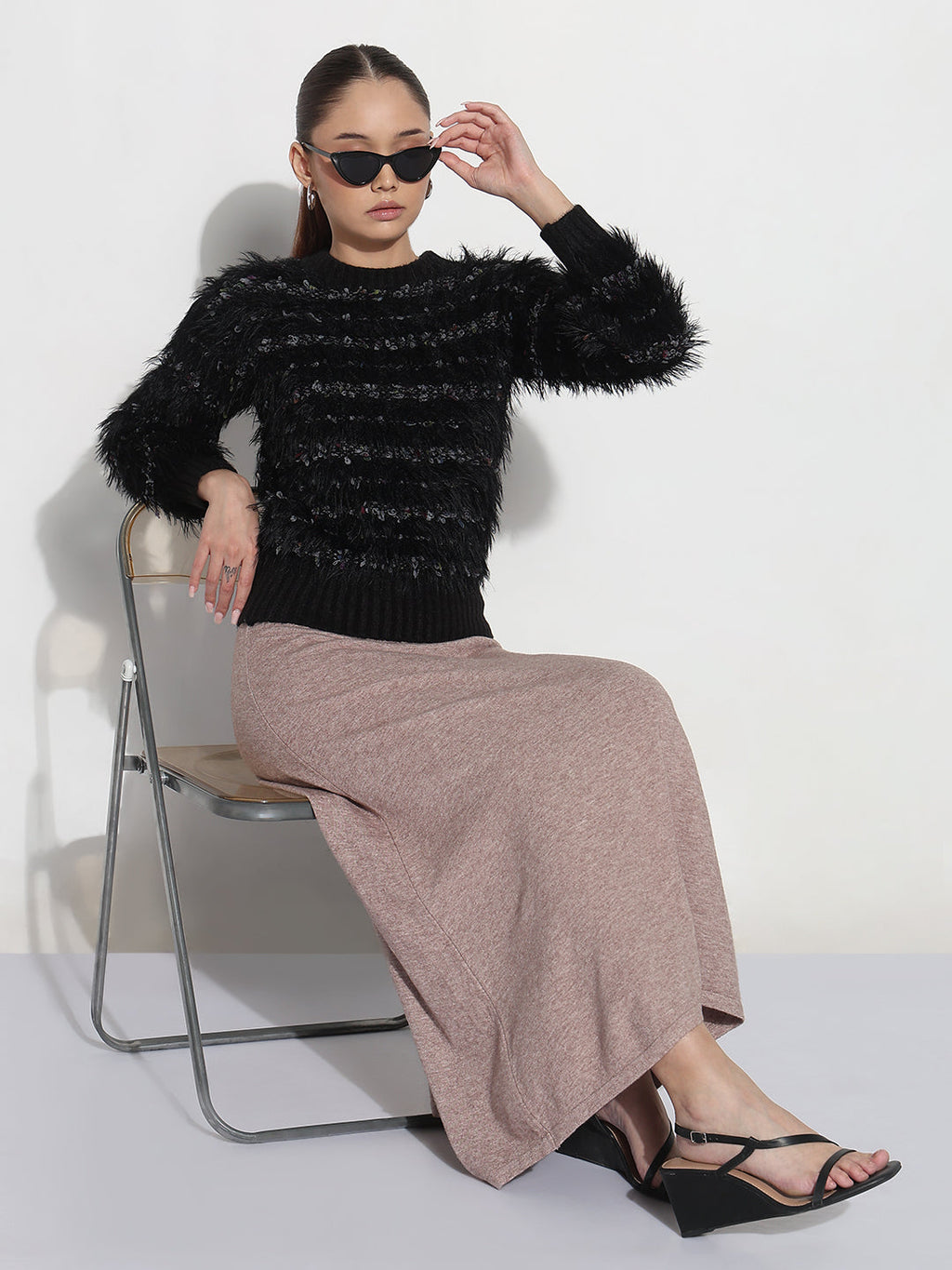 Women's Black Round Neck Knitted Fuzzy Top