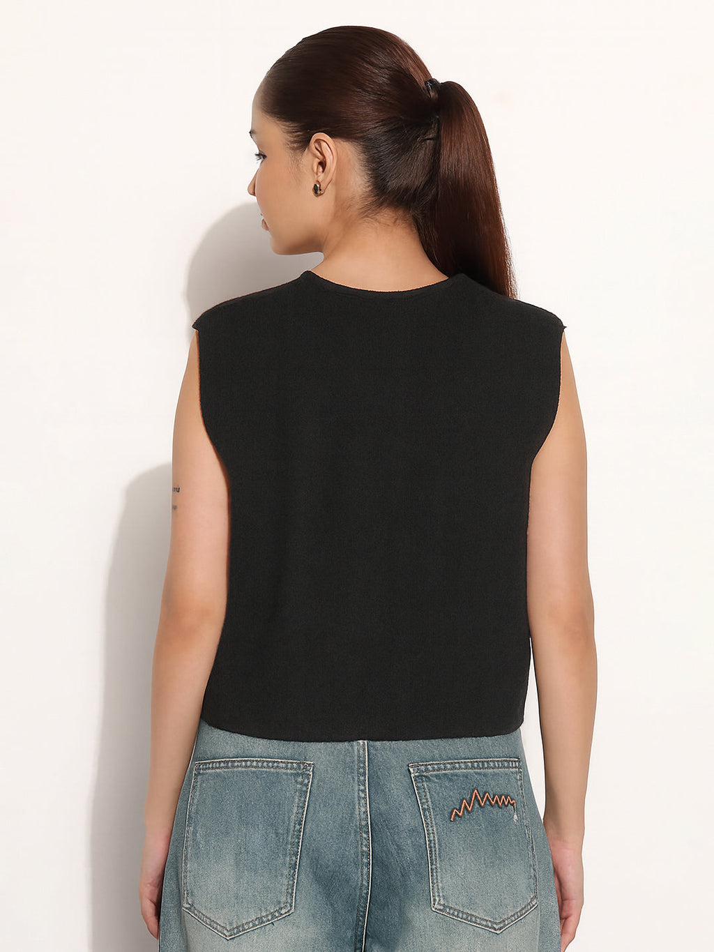 Women's Ribbed Black Round Neck Sleeveless Top