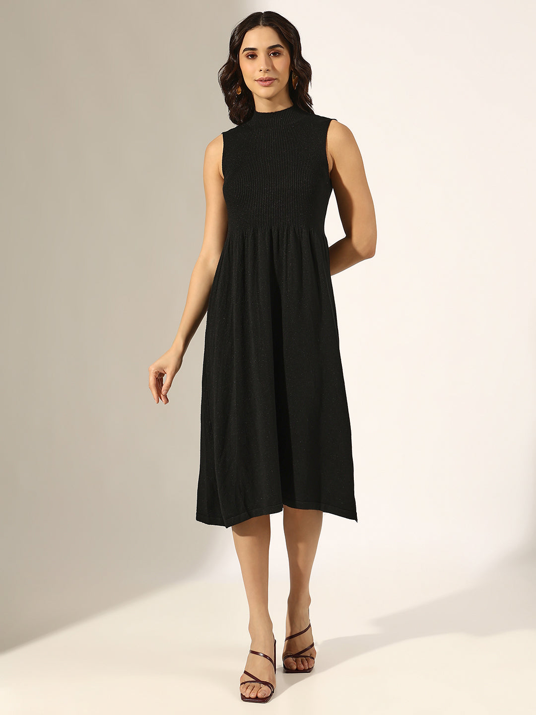 Women's Ribbed Black Fit and Flare Sleeveless Midi Dress