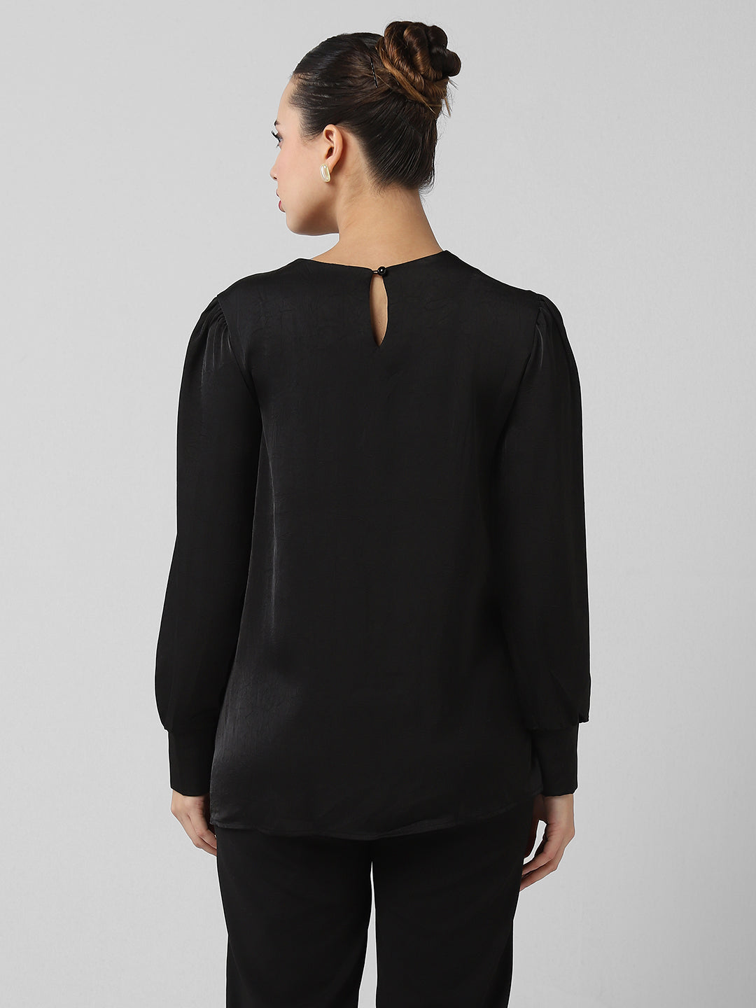 Women's Black Round Neck Cuffed Sleeves Top