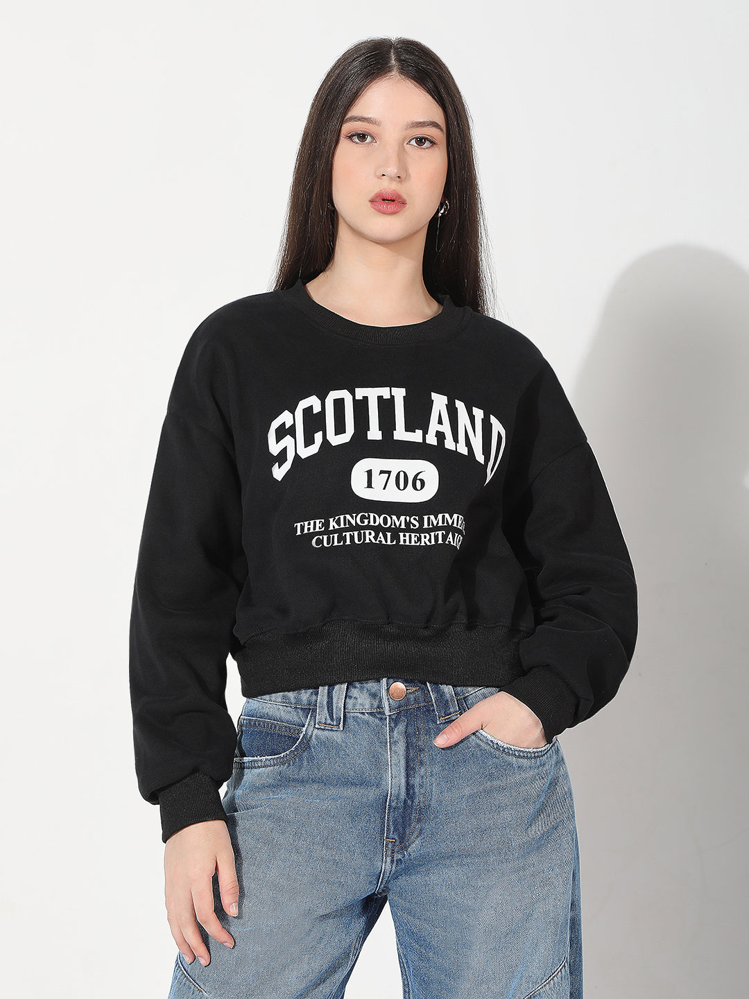 Women's Typography Black Crew Neck Long Sleeves Crop Top