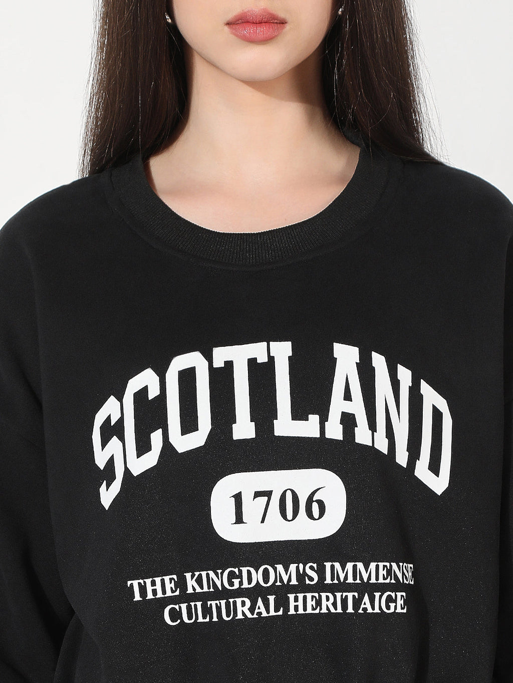 Women's Typography Black Crew Neck Long Sleeves Crop Top