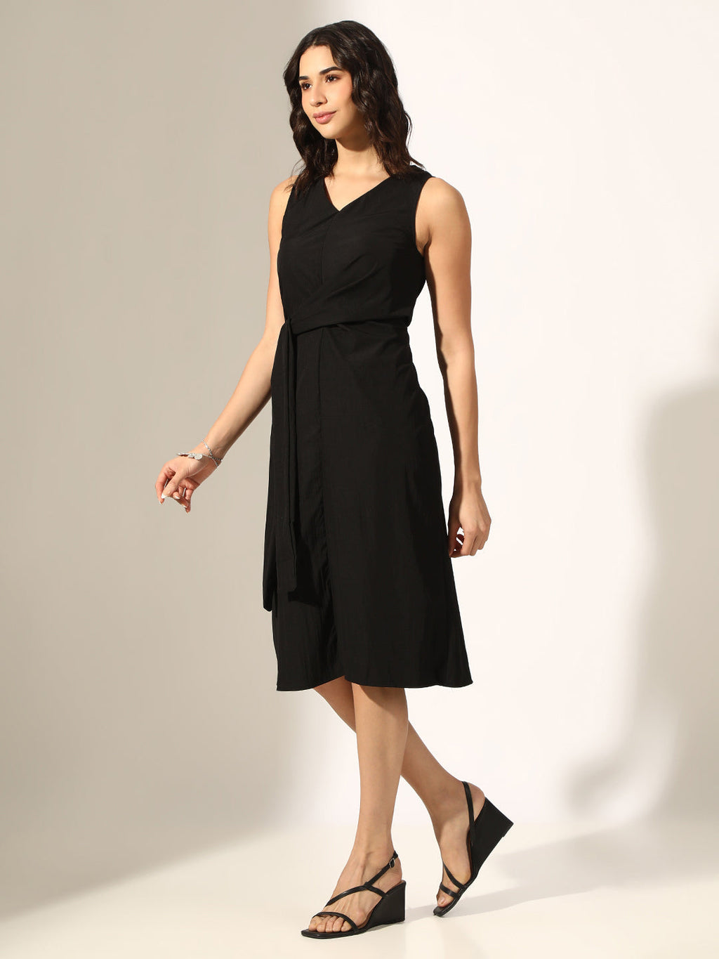 Women's Black Sleeveless Wrap Midi Dress with Tie-Up Waist