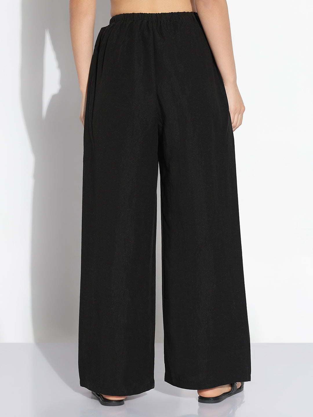 Women's Black Solid Relaxed Fit Trousers