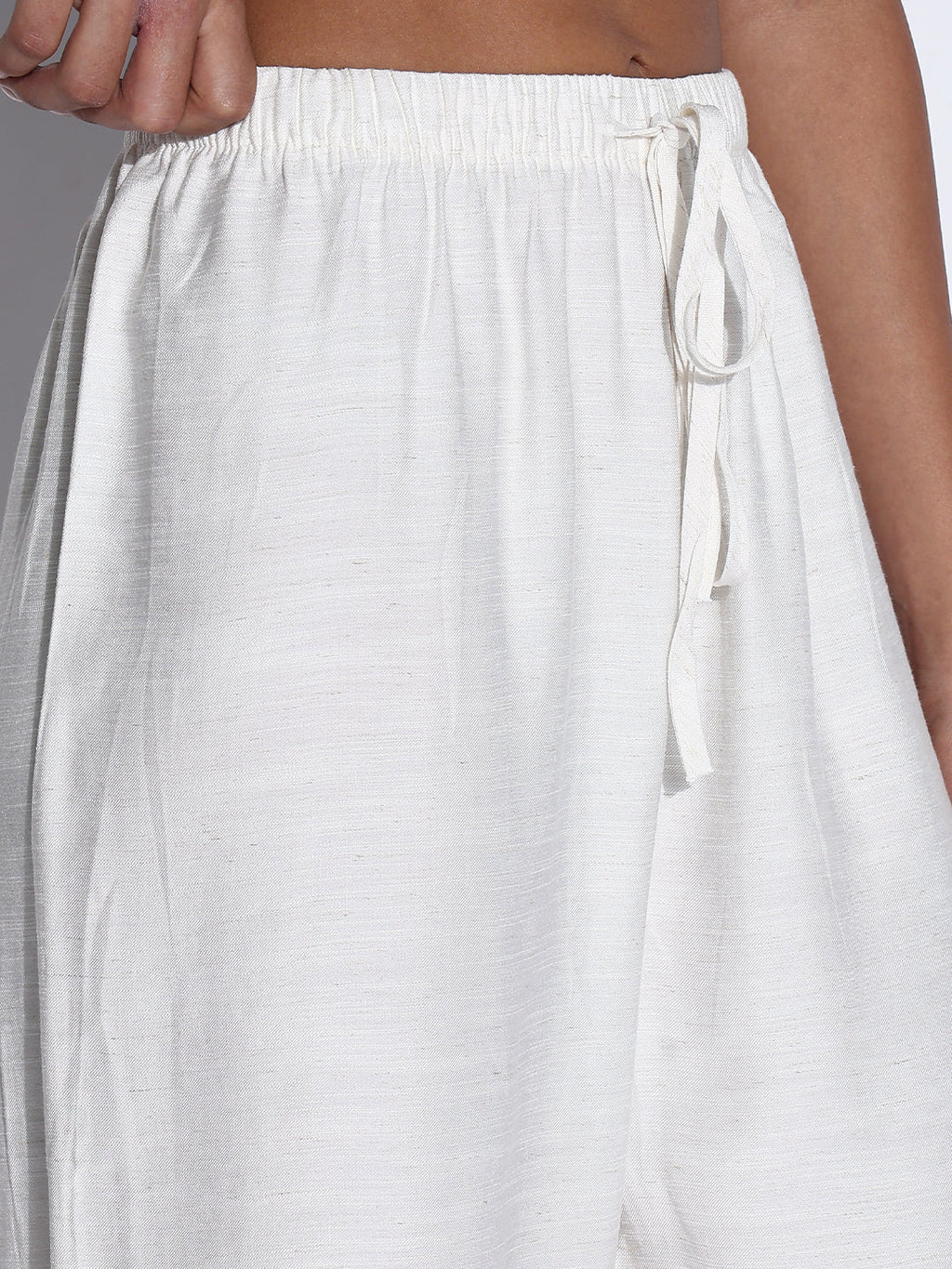 Women's White Solid Loose Fit Parallel Trousers