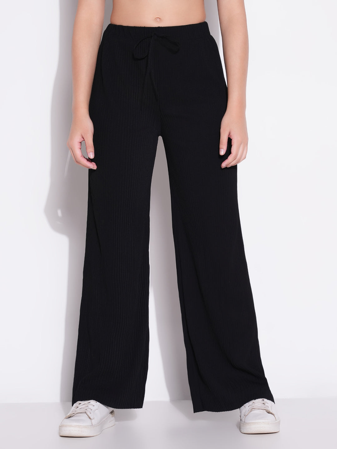Women's Black Solid Comfort Parallel Trousers