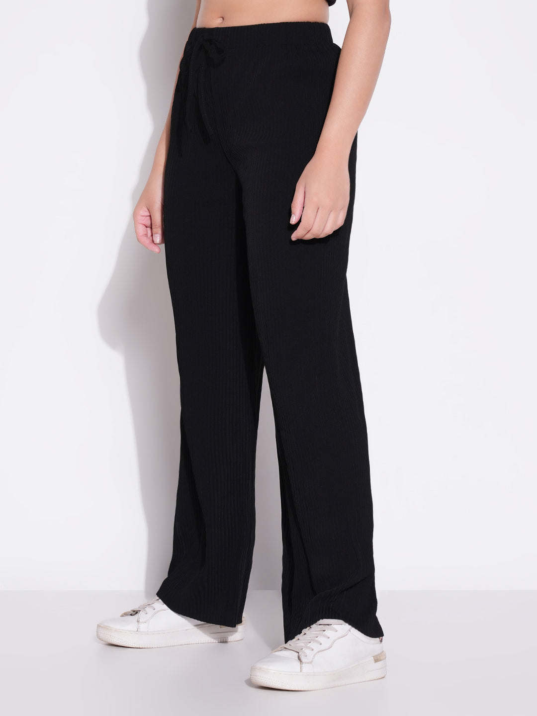 Women's Black Solid Comfort Parallel Trousers
