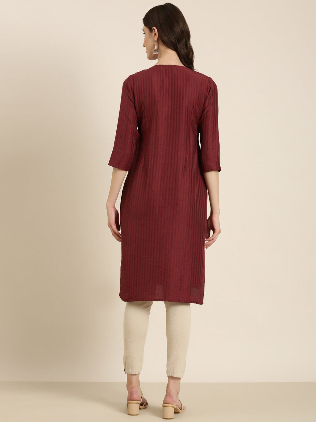 Women's Magenta Thread Work Straight Kurta