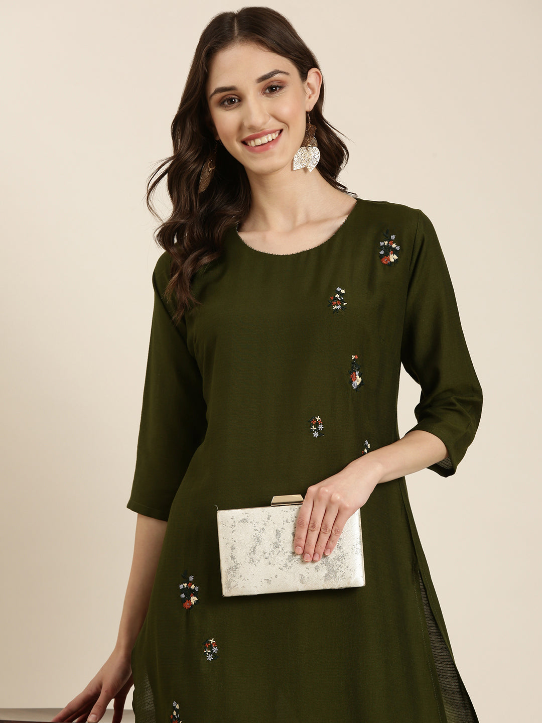 Women's Olive Round Neck Thread Work Straight Kurta