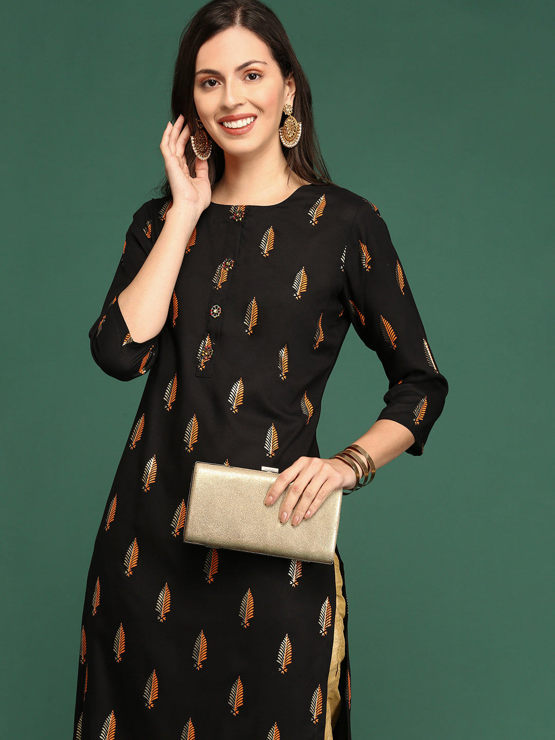 Women's Black Floral Printed Round Neck Straight Kurta