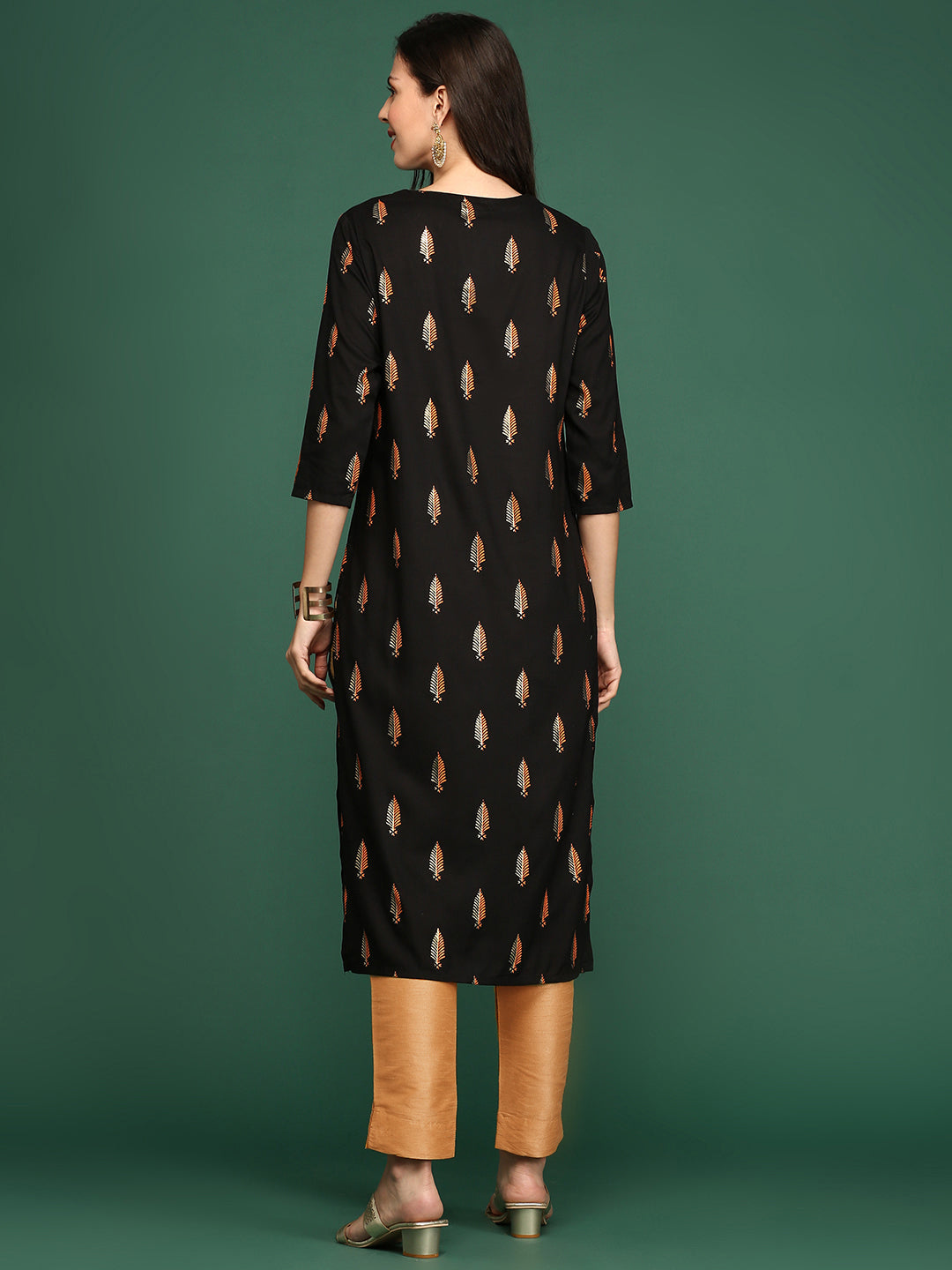 Women's Black Floral Printed Round Neck Straight Kurta