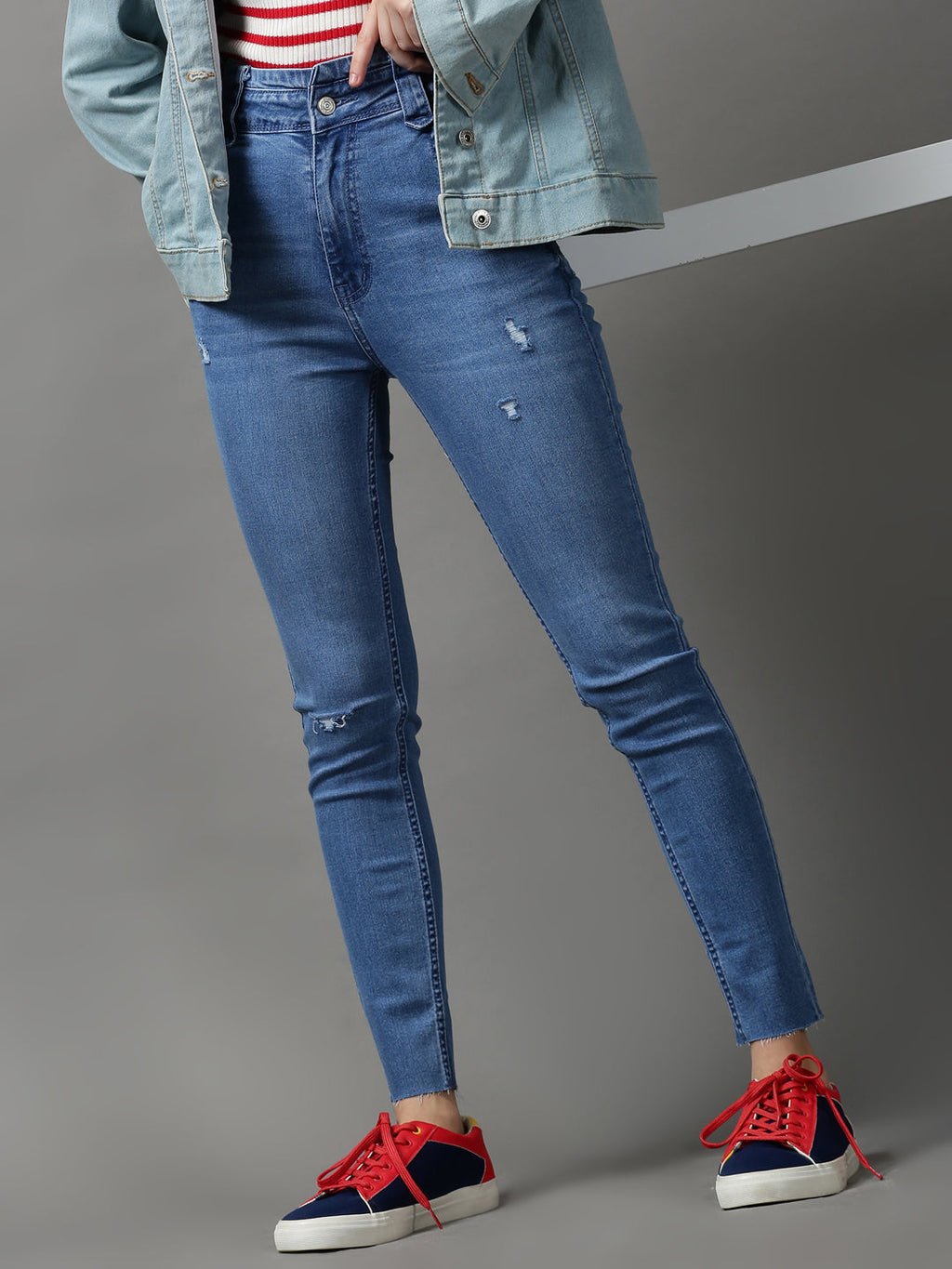 Women's Blue Skinny Fit Mildly Distressed Light Fade Stretchable Denim Jeans