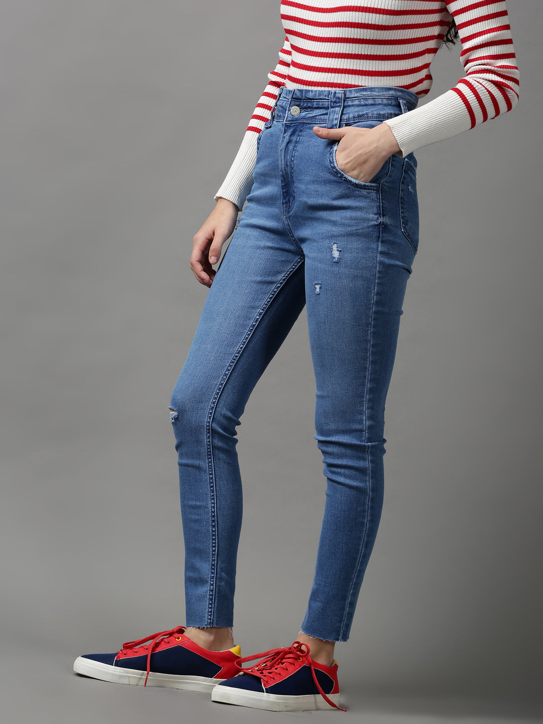 Women's Blue Skinny Fit Mildly Distressed Light Fade Stretchable Denim Jeans