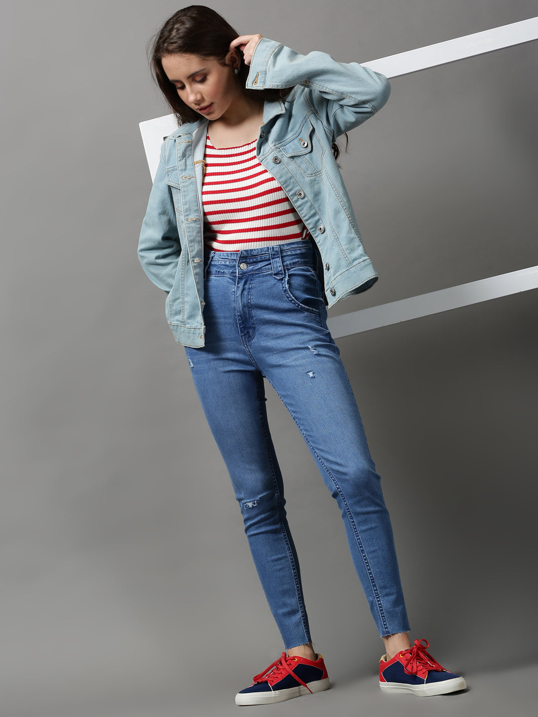 Women's Blue Skinny Fit Mildly Distressed Light Fade Stretchable Denim Jeans