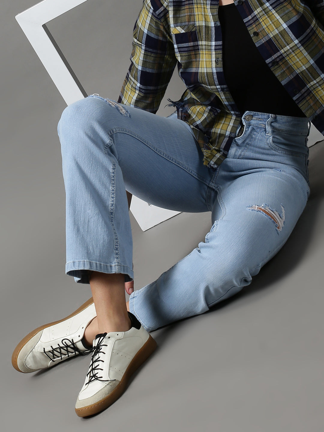 Women's Blue Bootcut Mildly Distressed Light Fade Stretchable Denim Jeans