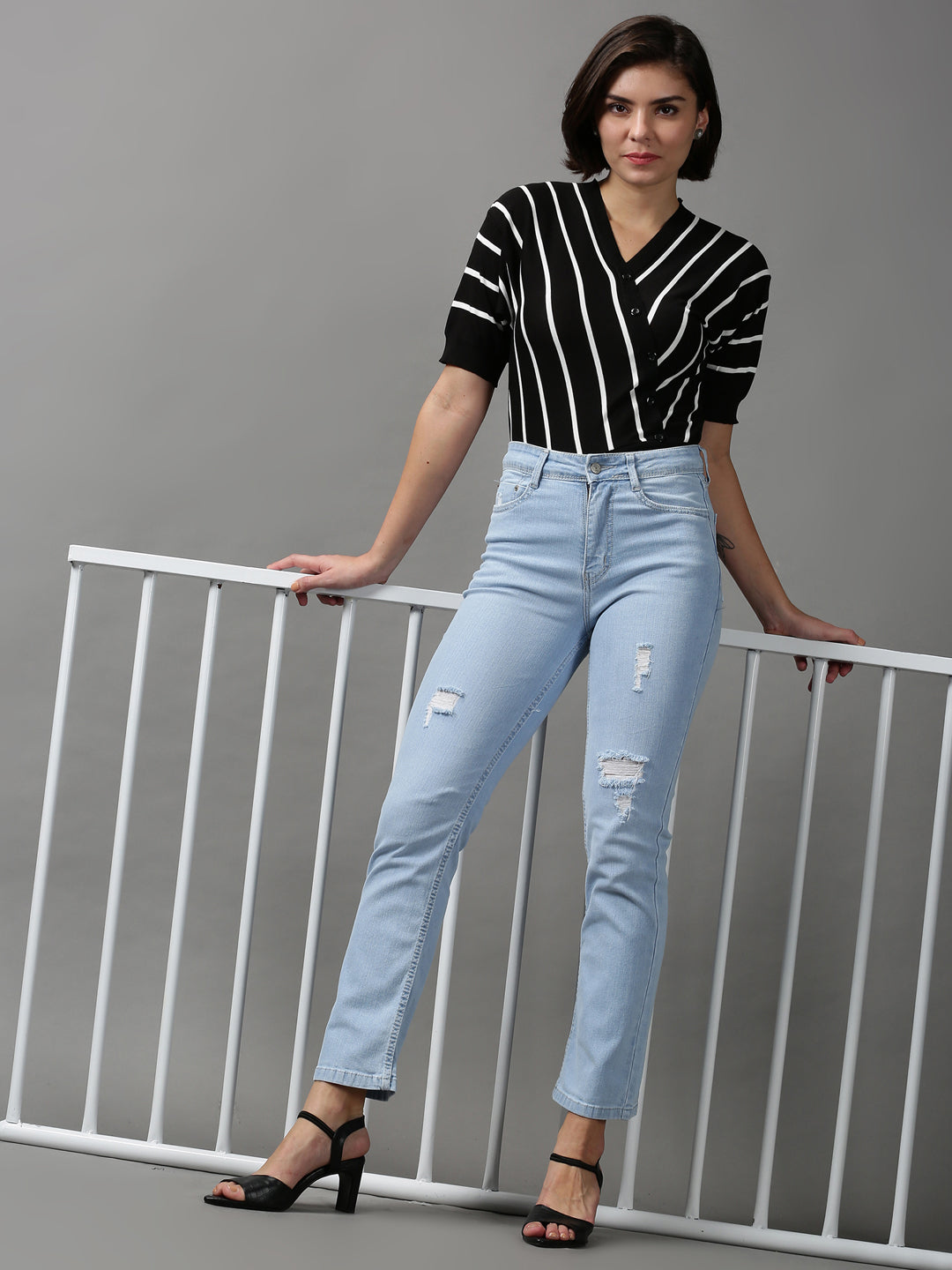Women's Blue Mildly Distressed Light Fade Stretchable Denim Jeans