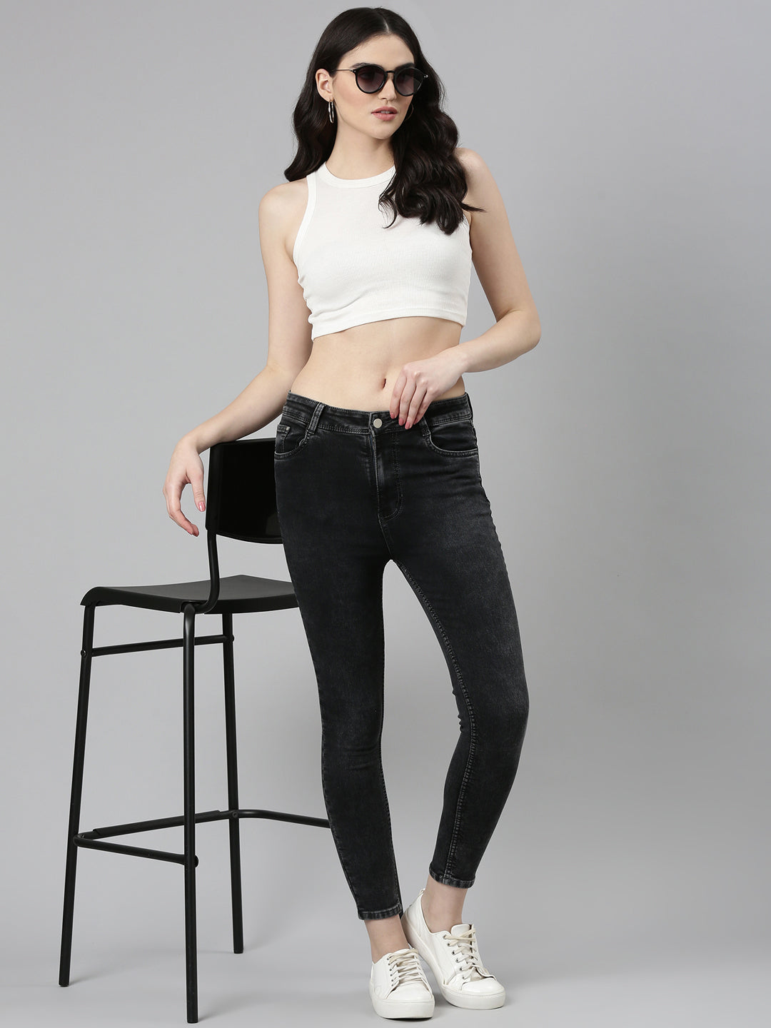 Women's Grey Skinny Fit Mid-Rise Light Fade Acid Wash Denim Jeans