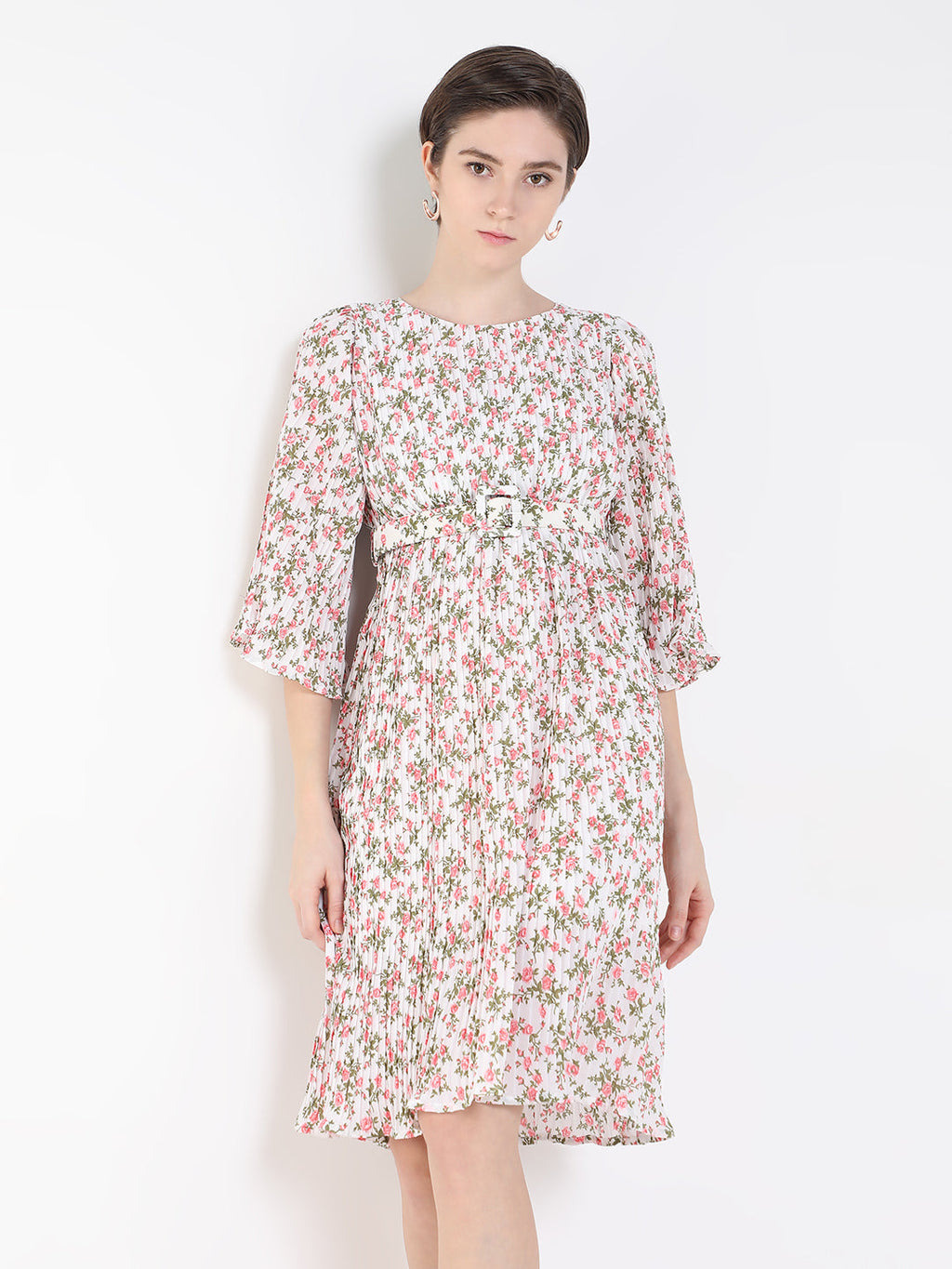 Women's White Round Neck Accordion Pleats Floral Printed Chiffon A-Line Dress With Belt