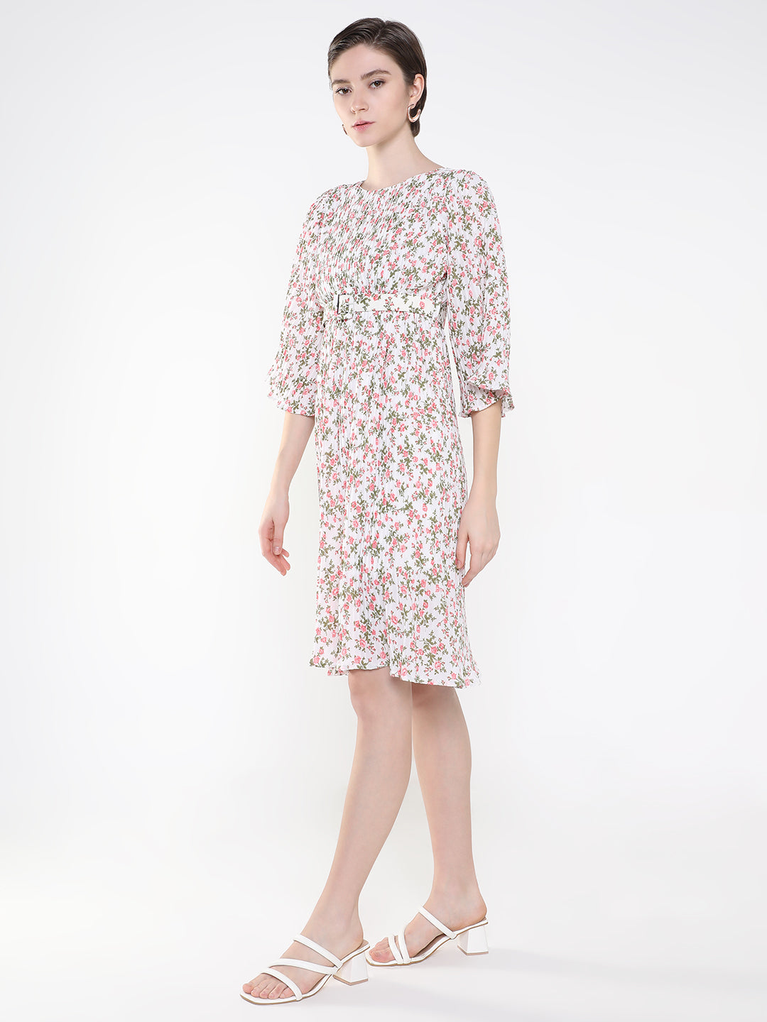 Women's White Round Neck Accordion Pleats Floral Printed Chiffon A-Line Dress With Belt