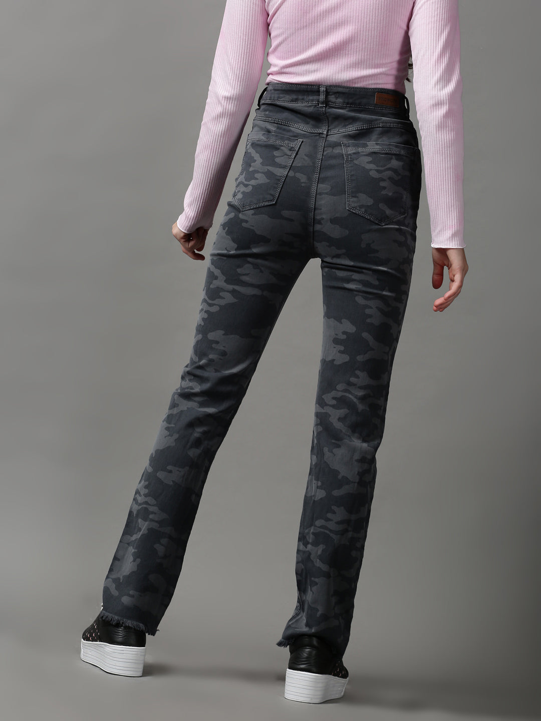 Women's Grey Light Fade Solid Fit Denim Jeans