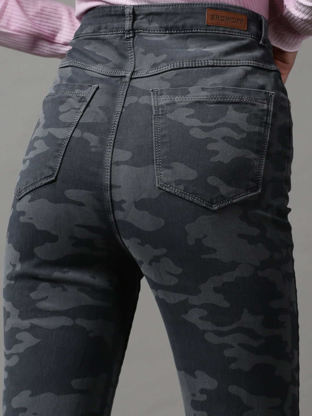 Women's Grey Light Fade Solid Fit Denim Jeans