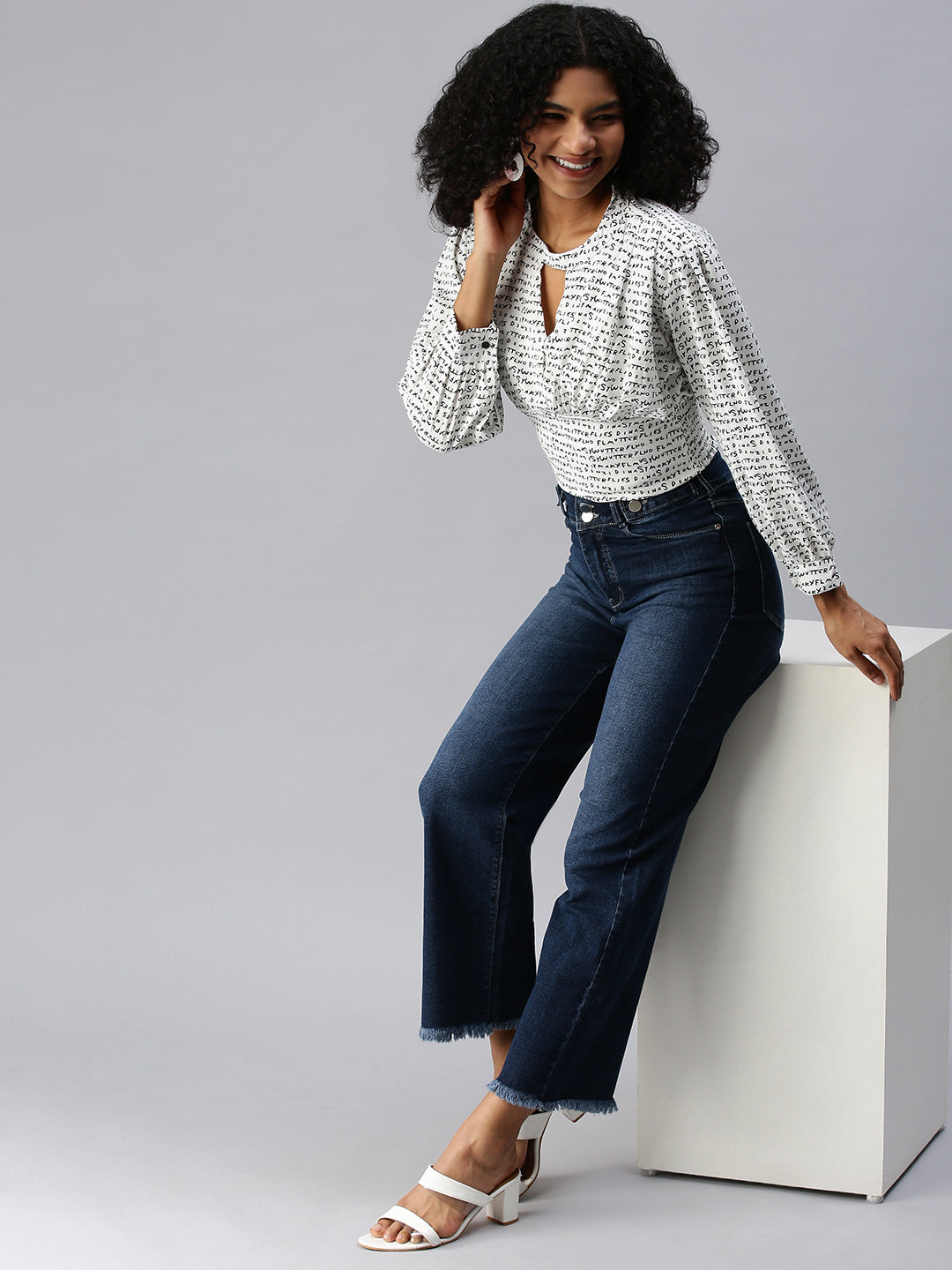 Women's Blue Wide Leg High-Rise Light Fade Cropped Stretchable Denim Jeans