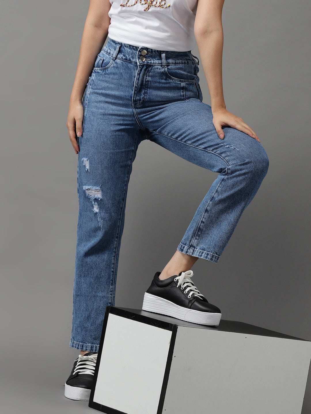 Women's Blue Jean Straight Fit High-Rise Mildly Distressed Light Fade Jeans