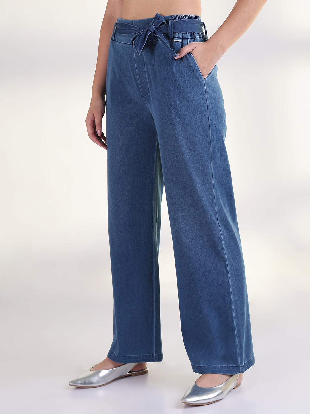 Women's Blue Solid Straight Fit Jeans