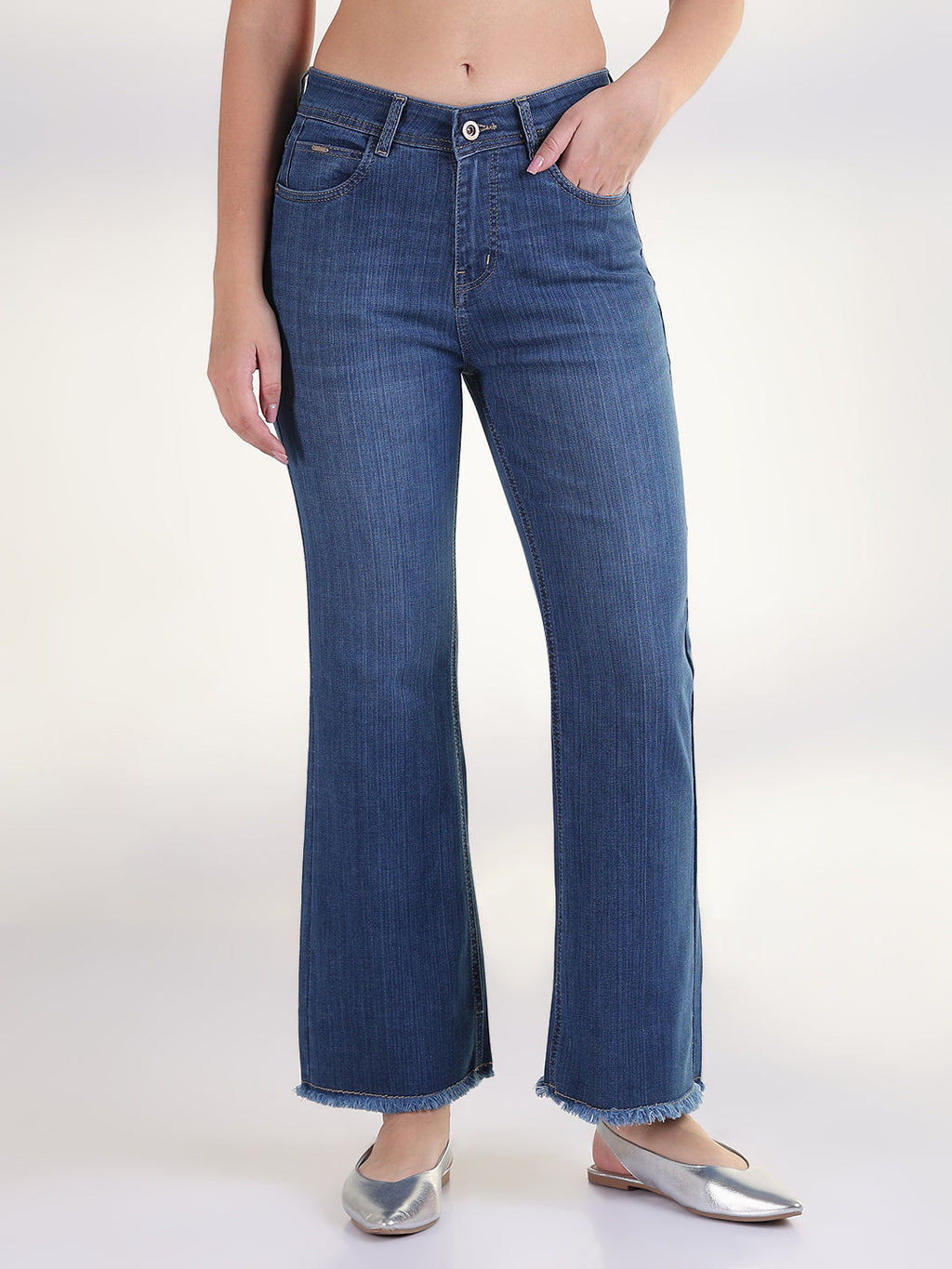 Women's Solid Blue Frayed Hem Straight Fit Jean
