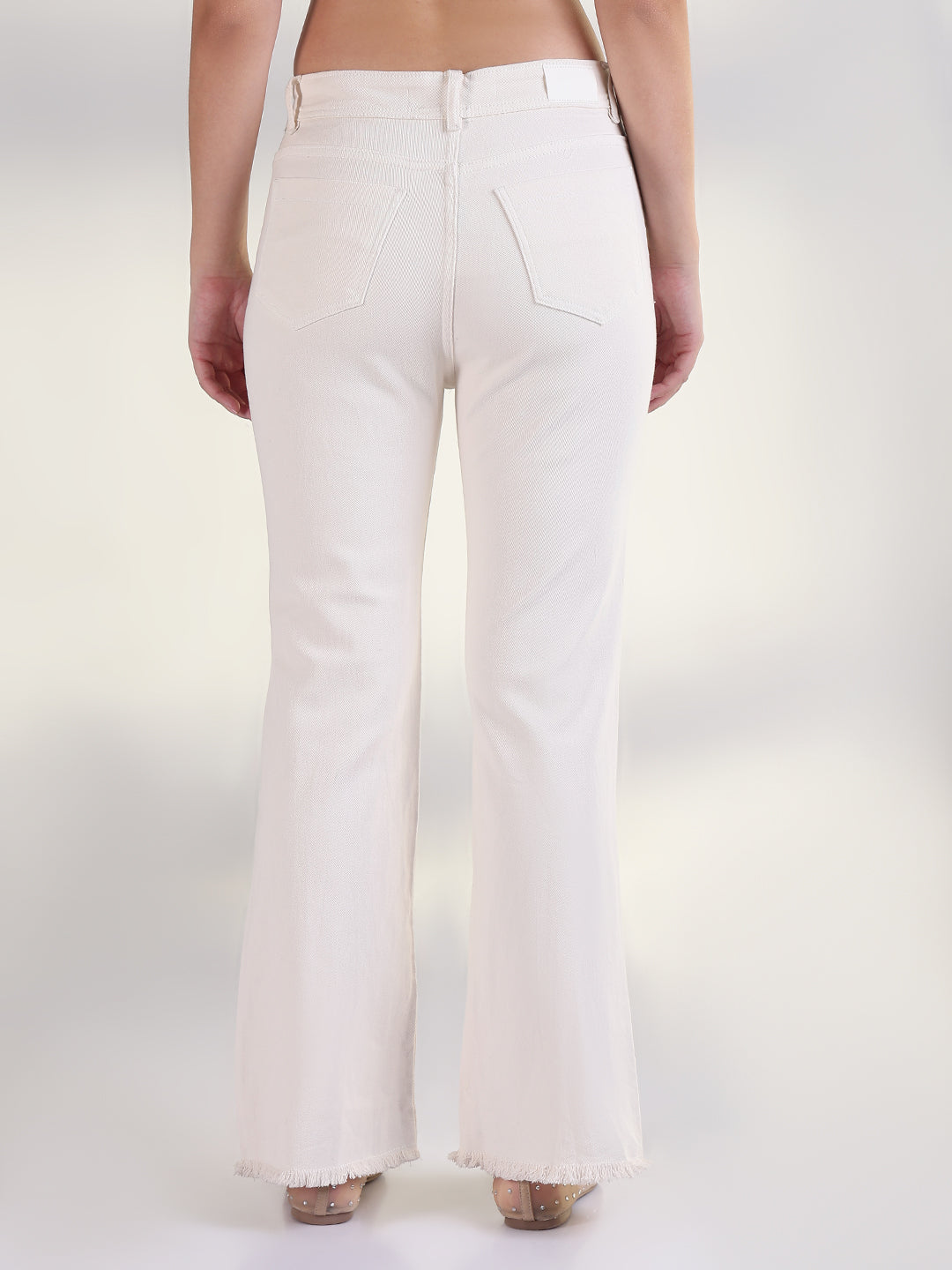 Women's Solid Cream Frayed Hem Straight Fit Jean